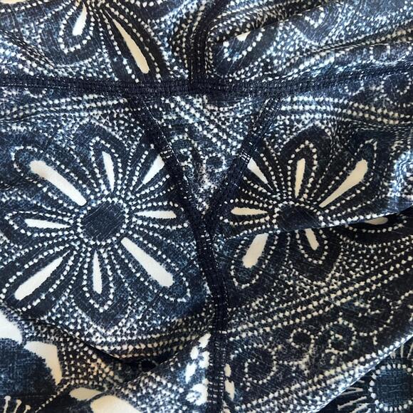 The Upside Medallion Print Ruffle Hem Leggings Blue Size 6 - Picture 7 of 8